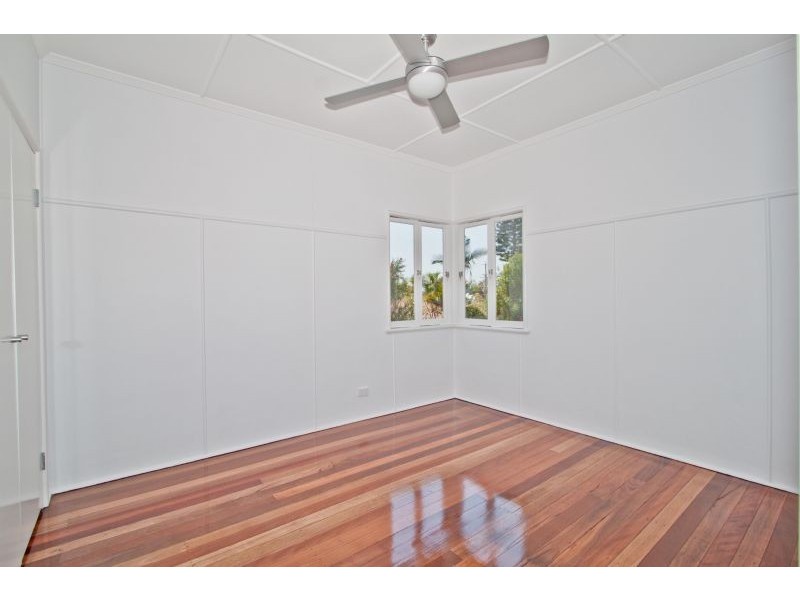 54 Newcastle Street, Fairfield QLD 4103