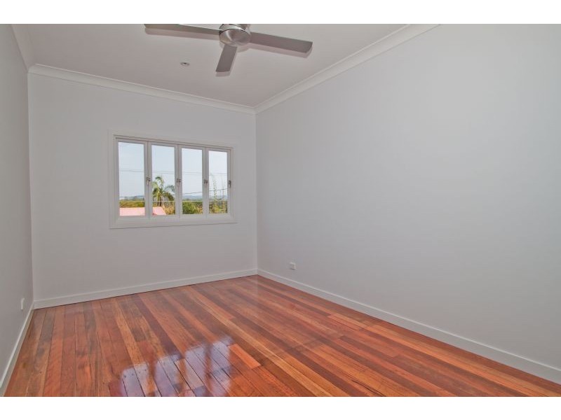 54 Newcastle Street, Fairfield QLD 4103