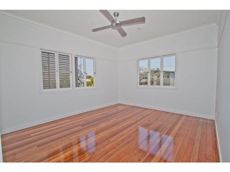 54 Newcastle Street, Fairfield QLD 4103