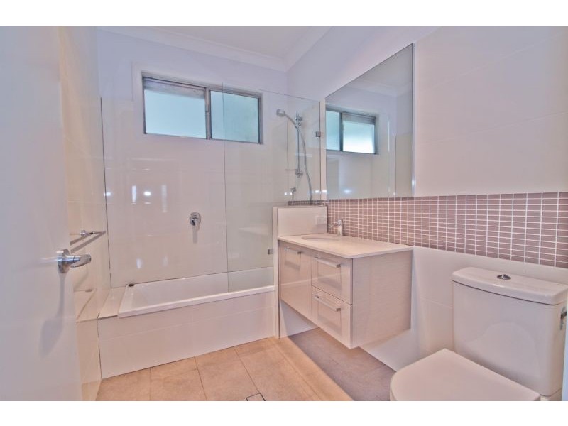 54 Newcastle Street, Fairfield QLD 4103