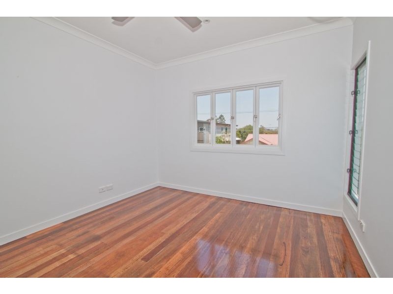 54 Newcastle Street, Fairfield QLD 4103