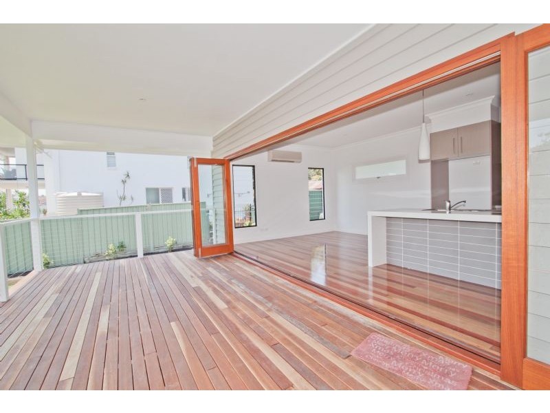 54 Newcastle Street, Fairfield QLD 4103