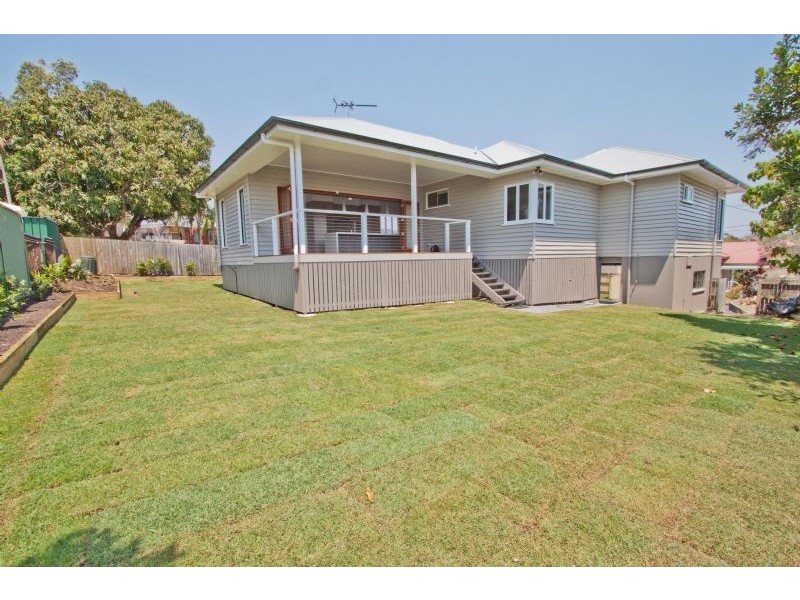 54 Newcastle Street, Fairfield QLD 4103