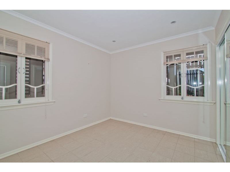 11 Sydney Street, Fairfield QLD 4103