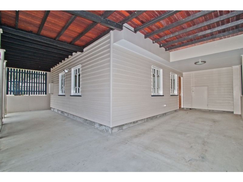 11 Sydney Street, Fairfield QLD 4103