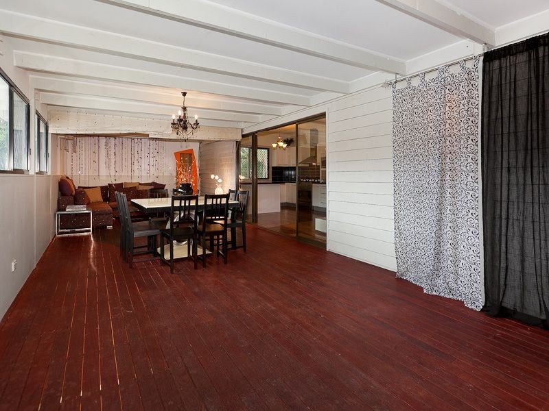 92 Sunshine Avenue, Tarragindi QLD 4121