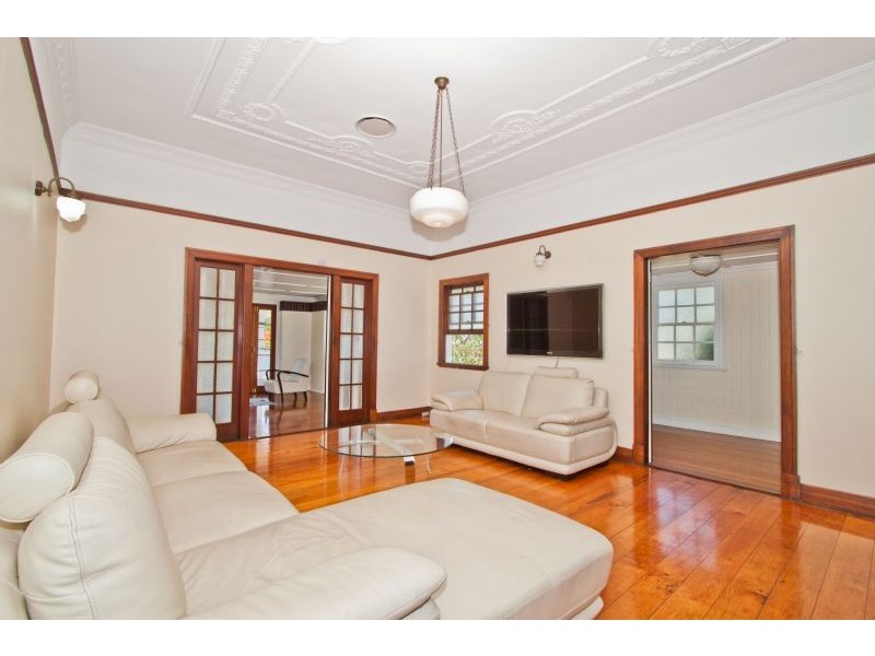 38 Wingarra Street, Yeerongpilly QLD 4105