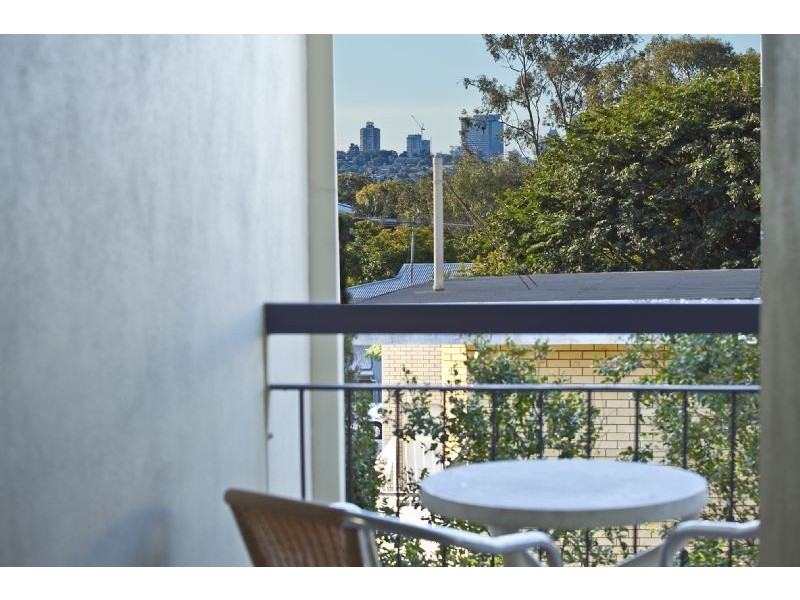 2/2 Biarra Street, Yeerongpilly QLD 4105