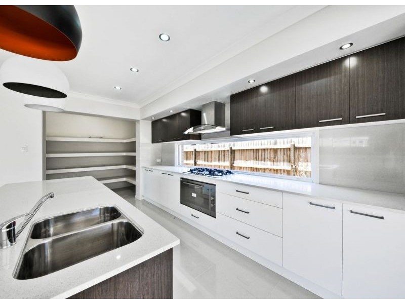 13 Mizen Place, Holland Park West QLD 4121