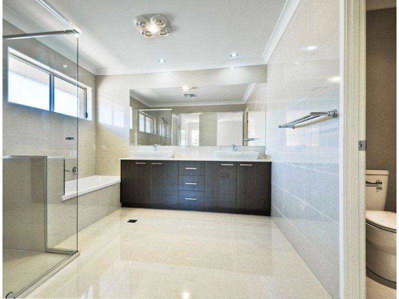 16 Mizen Place, Holland Park West QLD 4121