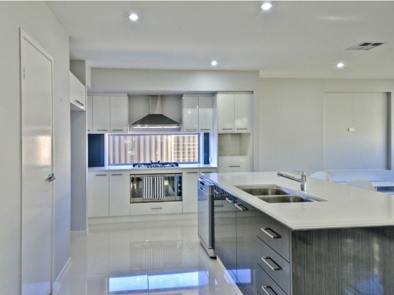 3 Mizen Place, Holland Park West QLD 4121