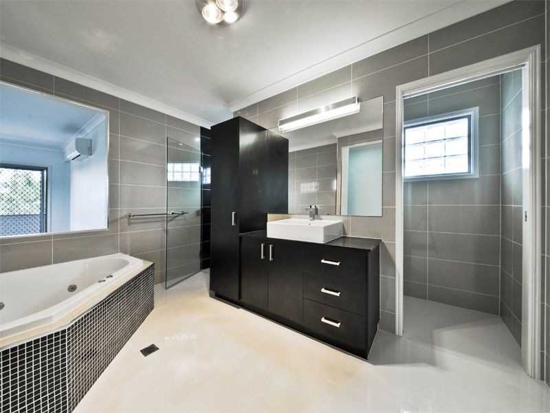 3 Mizen Place, Holland Park West QLD 4121