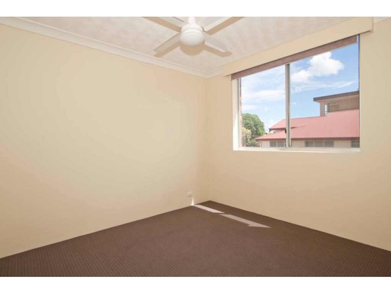 2/13 Crown Street, Holland Park West QLD 4121