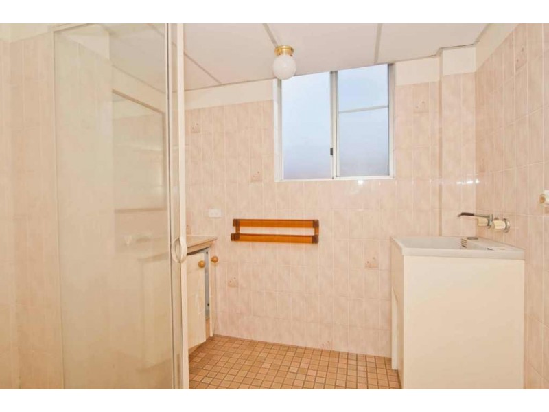 2/13 Crown Street, Holland Park West QLD 4121