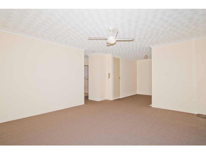 2/13 Crown Street, Holland Park West QLD 4121