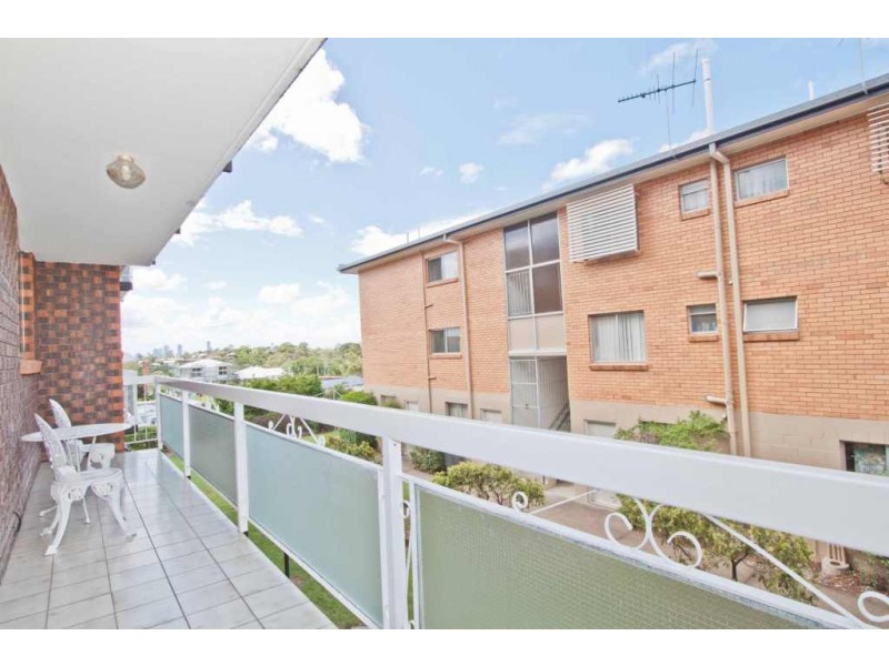 2/13 Crown Street, Holland Park West QLD 4121