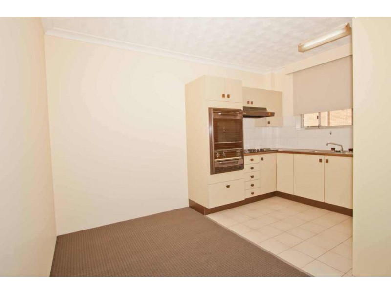 2/13 Crown Street, Holland Park West QLD 4121