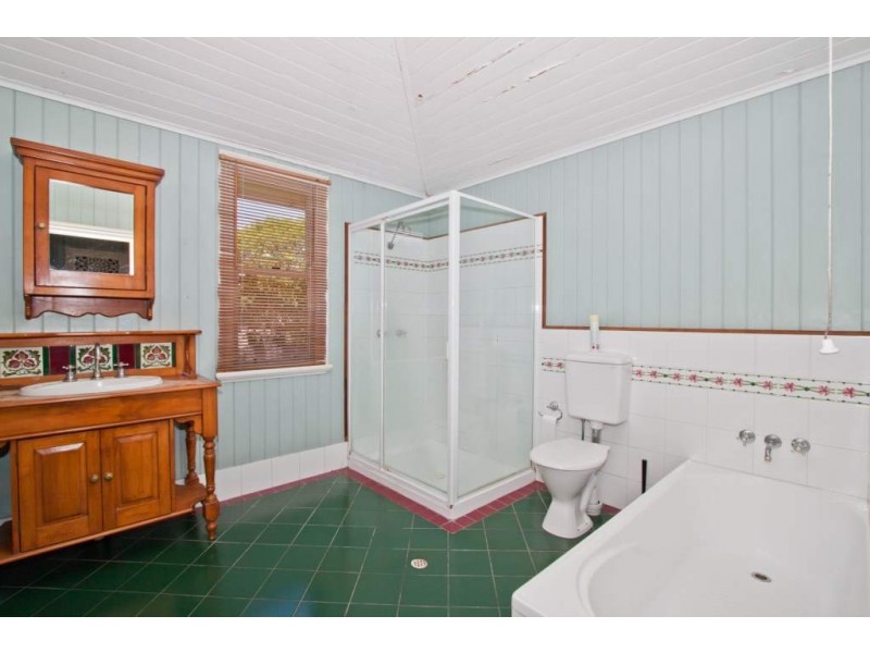 2 Bower Street, Annerley QLD 4103