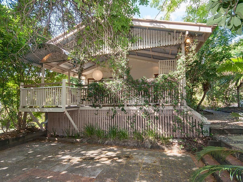 2 Silverstone Street, Holland Park West QLD 4121