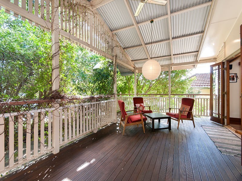 2 Silverstone Street, Holland Park West QLD 4121