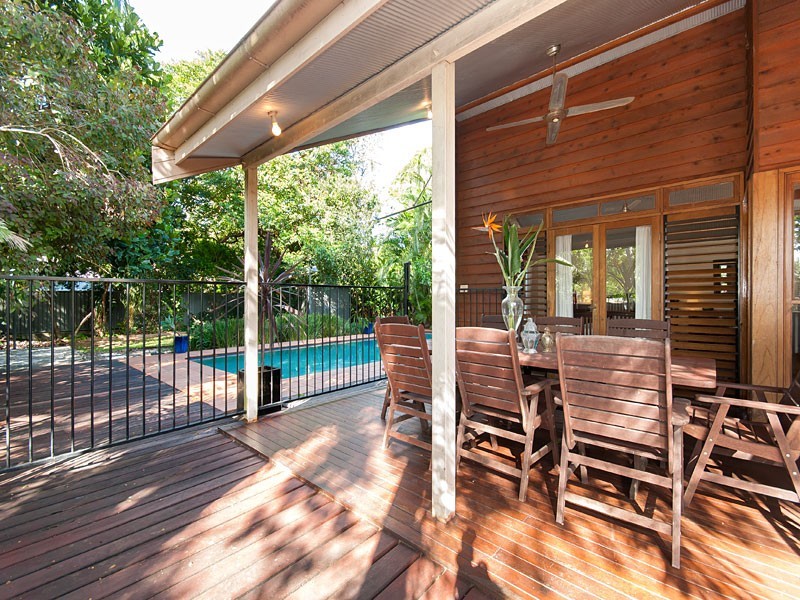 2 Silverstone Street, Holland Park West QLD 4121