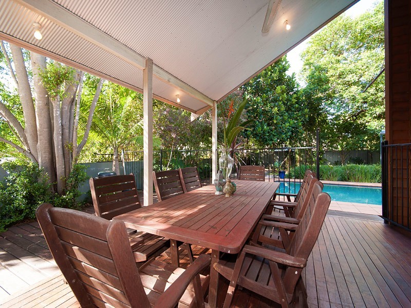 2 Silverstone Street, Holland Park West QLD 4121