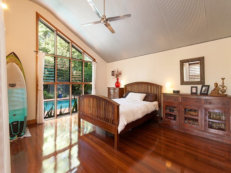 2 Silverstone Street, Holland Park West QLD 4121