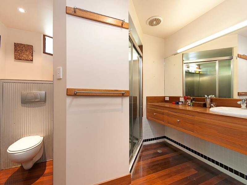 2 Silverstone Street, Holland Park West QLD 4121