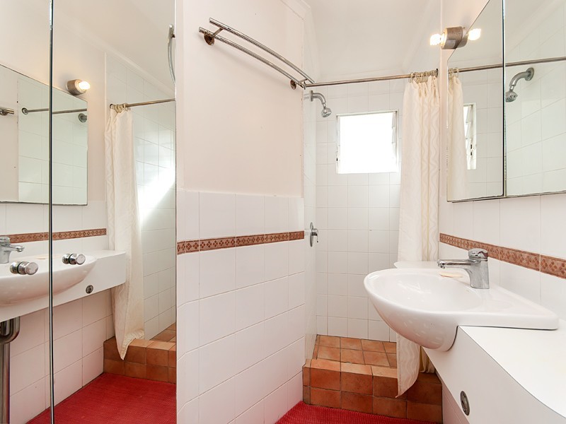 2 Silverstone Street, Holland Park West QLD 4121