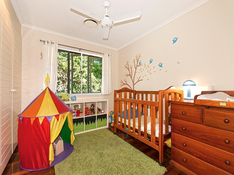 2 Silverstone Street, Holland Park West QLD 4121