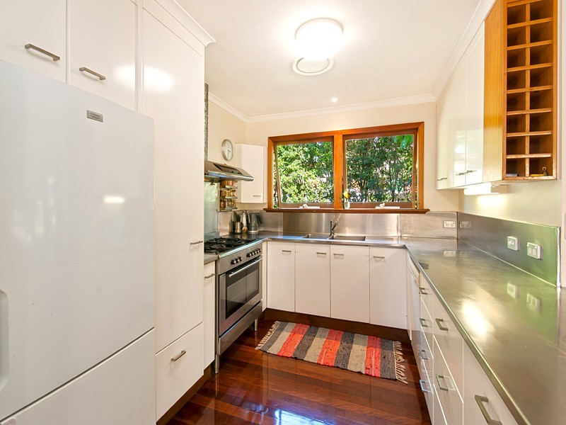 2 Silverstone Street, Holland Park West QLD 4121