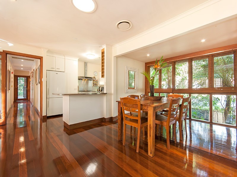 2 Silverstone Street, Holland Park West QLD 4121