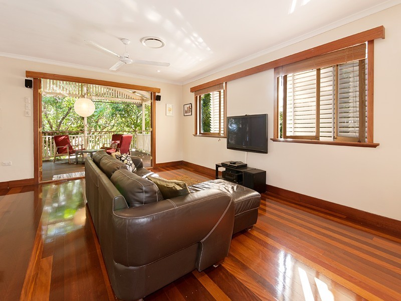 2 Silverstone Street, Holland Park West QLD 4121