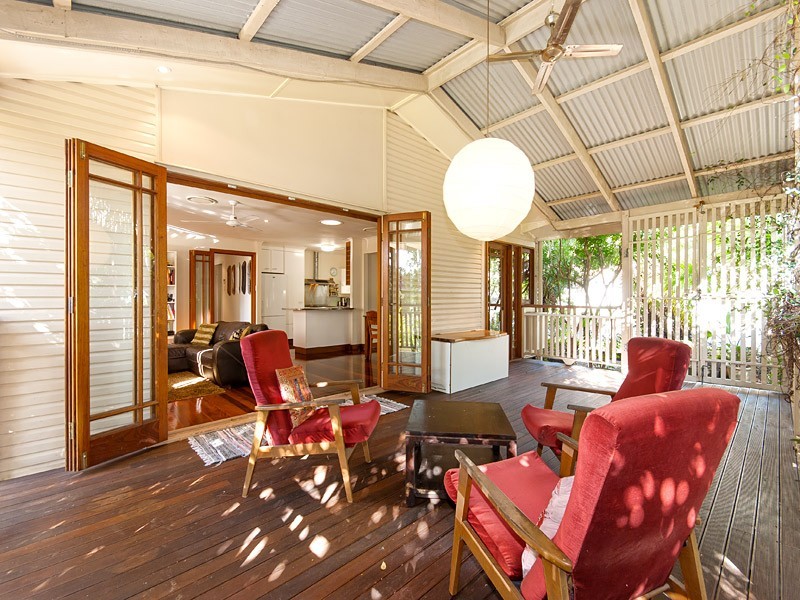 2 Silverstone Street, Holland Park West QLD 4121