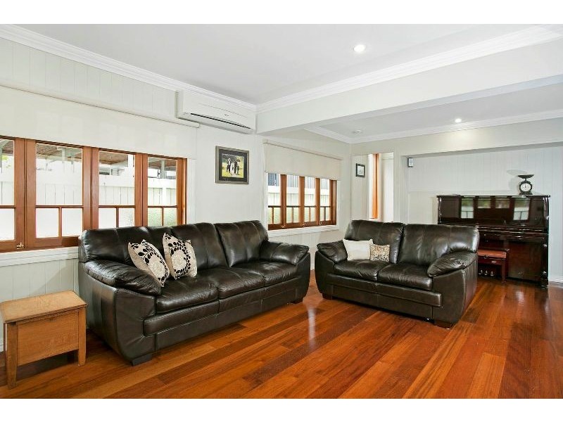 10 Ellesmere Street, Yeronga QLD 4104