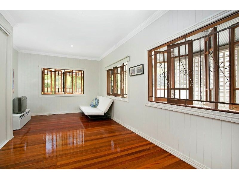 10 Ellesmere Street, Yeronga QLD 4104