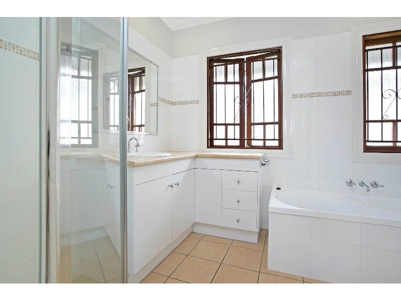 10 Ellesmere Street, Yeronga QLD 4104