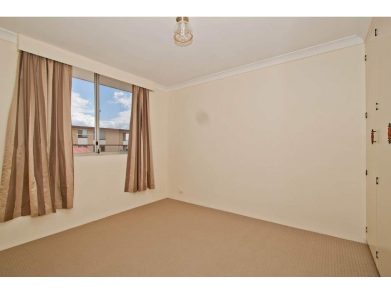 4/13 Crown Street, Holland Park West QLD 4121