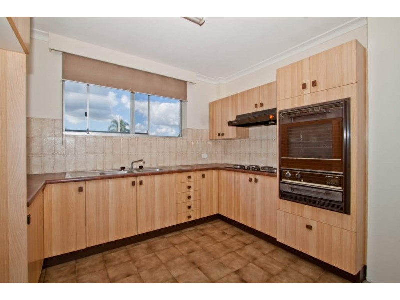 4/13 Crown Street, Holland Park West QLD 4121