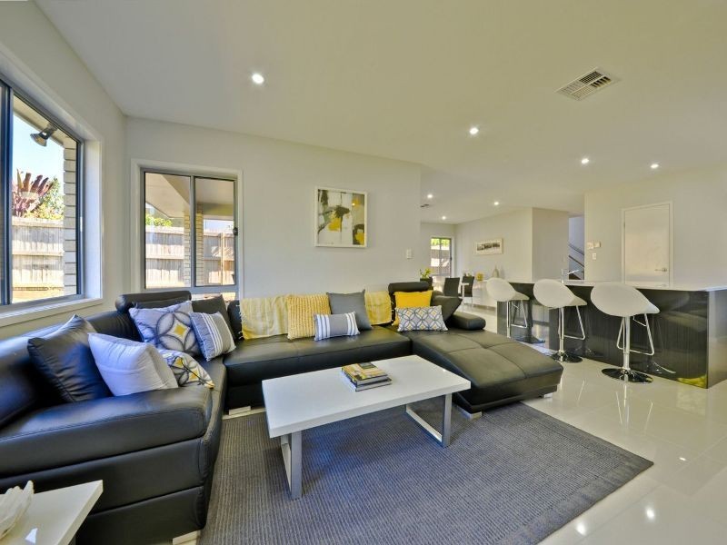 26 Mizen Place, Holland Park West QLD 4121