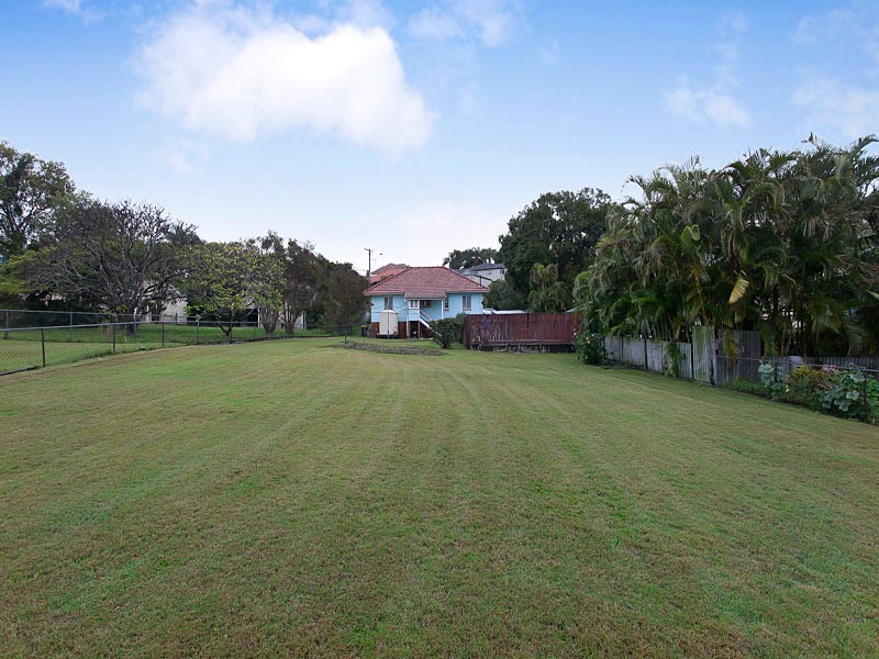 25 Pembroke Road, Coorparoo QLD 4151