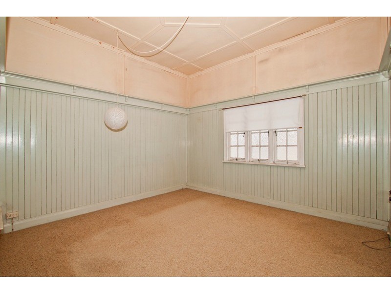 5 Castle Street, Fairfield QLD 4103