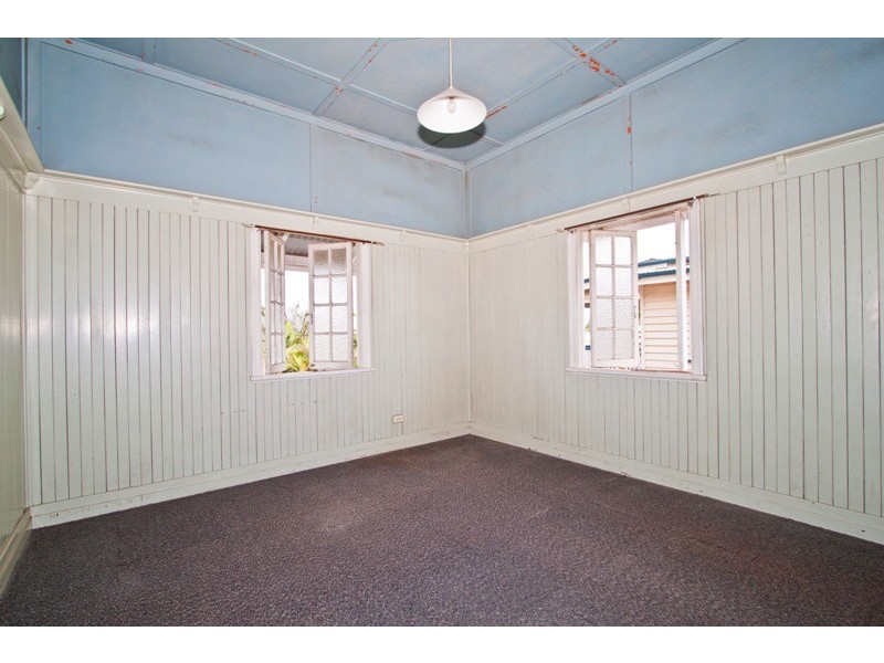 5 Castle Street, Fairfield QLD 4103