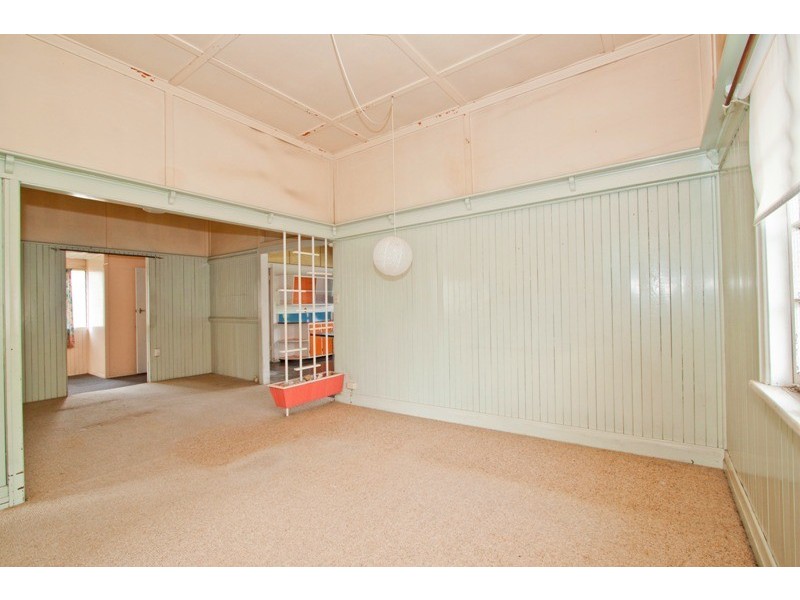 5 Castle Street, Fairfield QLD 4103