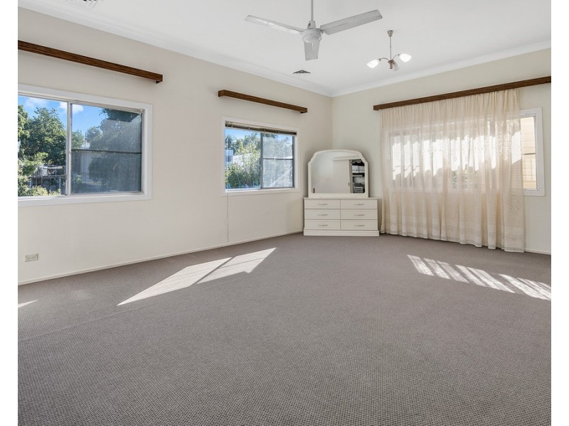 68 Deighton Road, Dutton Park QLD 4102