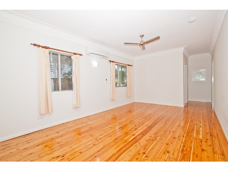 211 Venner Road, Fairfield QLD 4103