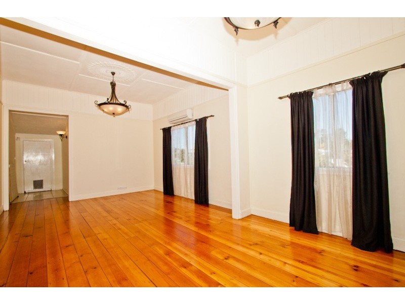 50 Archibald Street, Fairfield QLD 4103