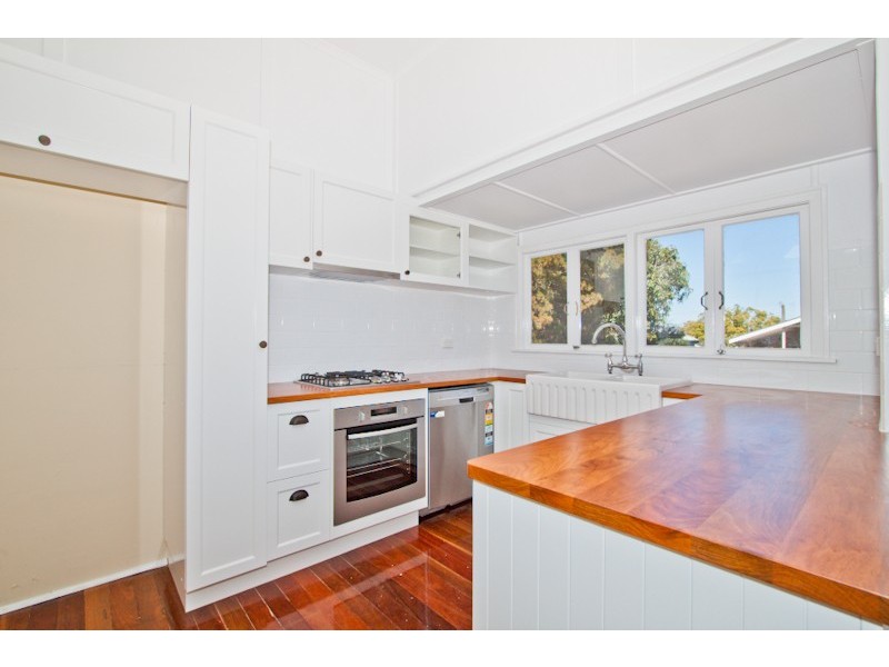 5 Castle Street, Fairfield QLD 4103