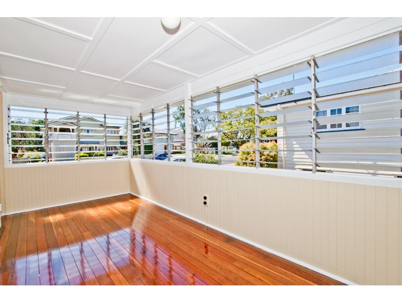 5 Castle Street, Fairfield QLD 4103
