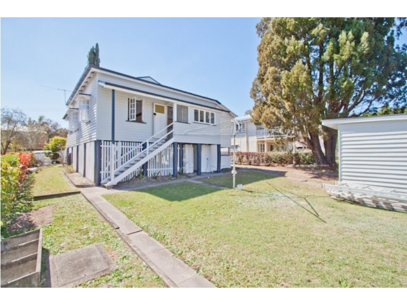 5 Castle Street, Fairfield QLD 4103